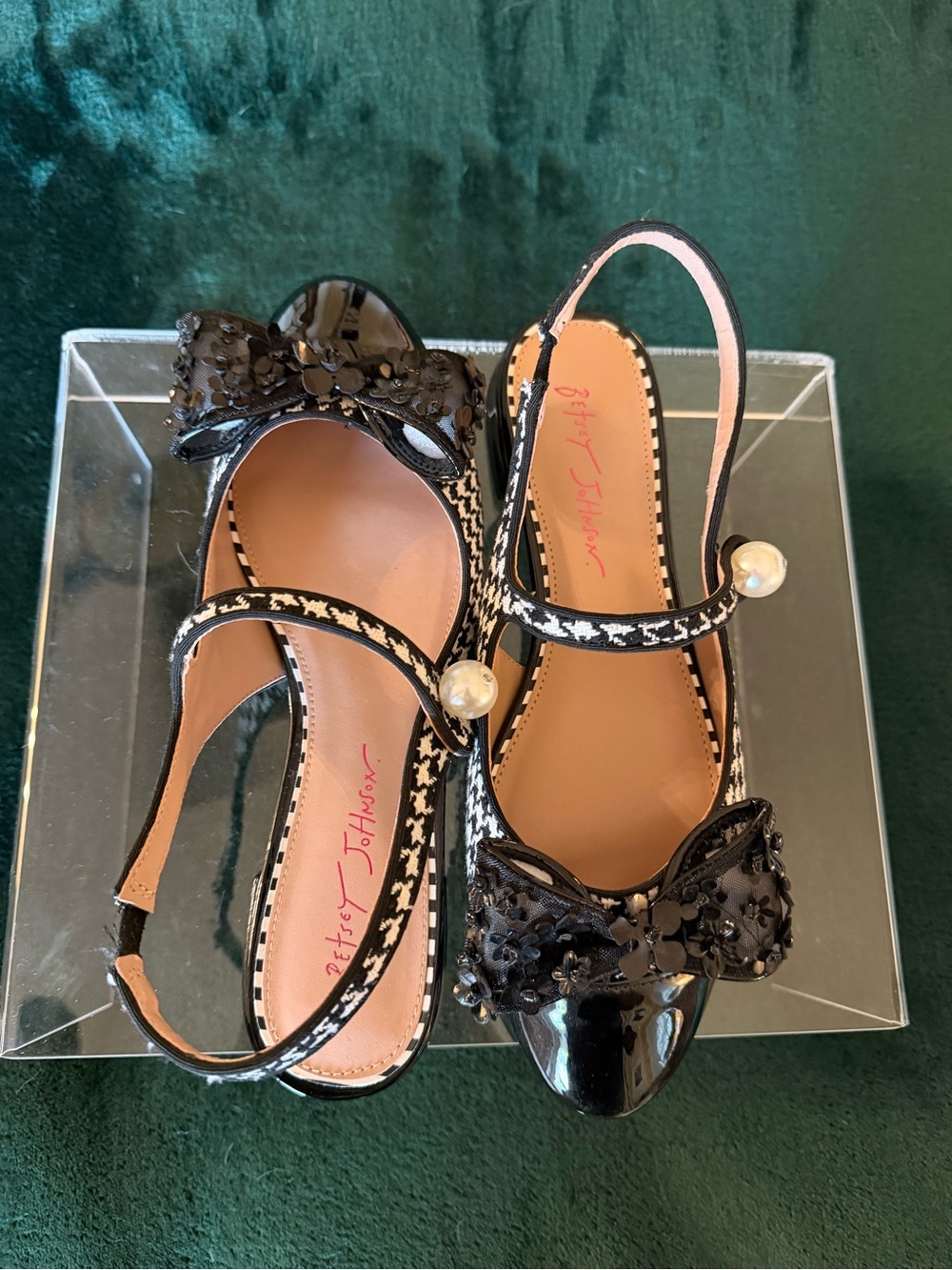 Betsey Johnson Women’s Black Patent Bow Pearl-Accent Slingback Sandals 8.5